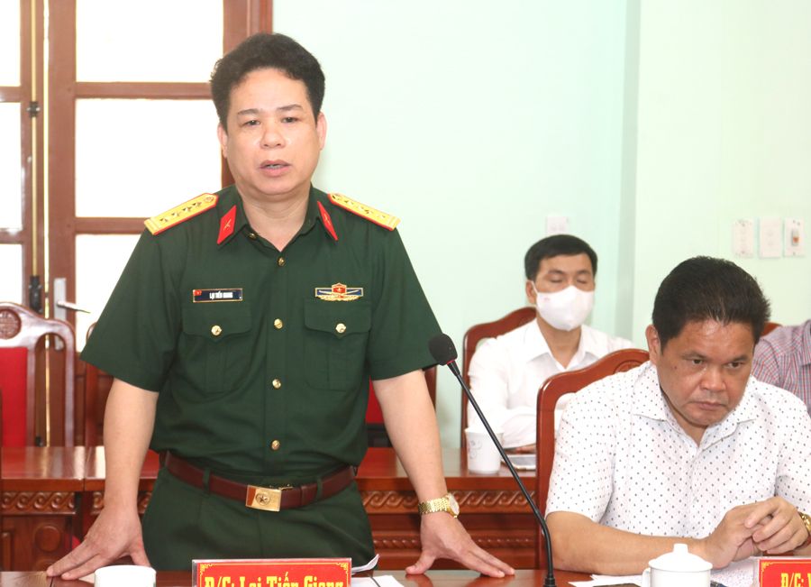 Chỉ huy trưởng Bộ CHQS tỉnh Lại Tiến Giang, Trưởng đoàn công tác 198 phát biểu tại vuổi làm viêc