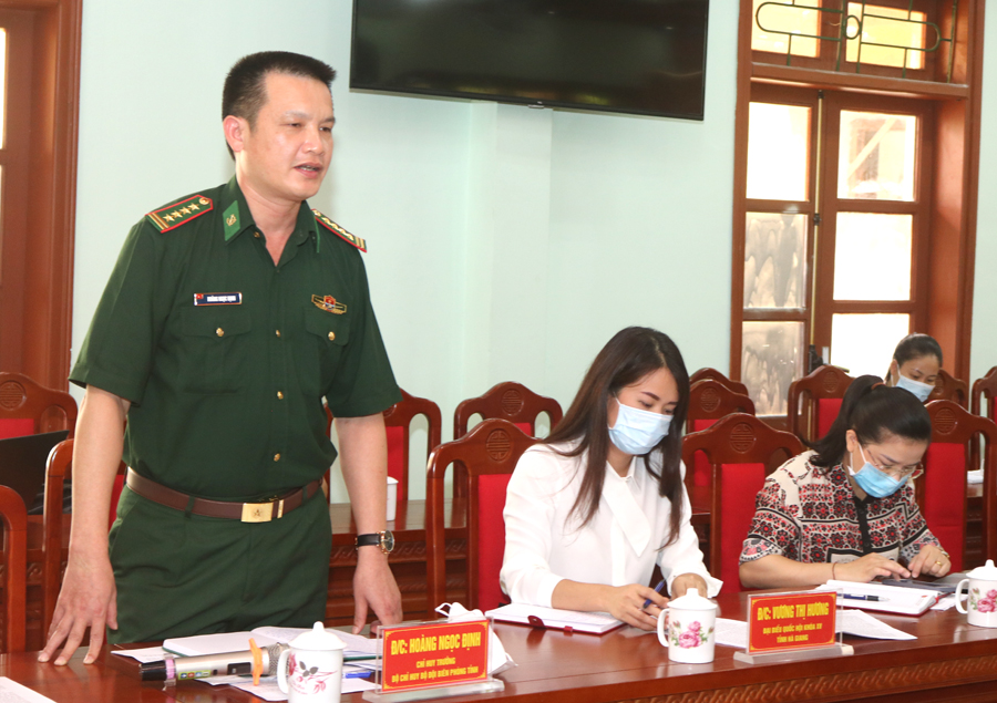 Chỉ huy trưởng Bộ chỉ huy BĐBP tỉnh Hoàng Ngọc Định tham gia ý kiến vào công tác đảm bảo an ninh trật tự, phòng dịch trên biên giới