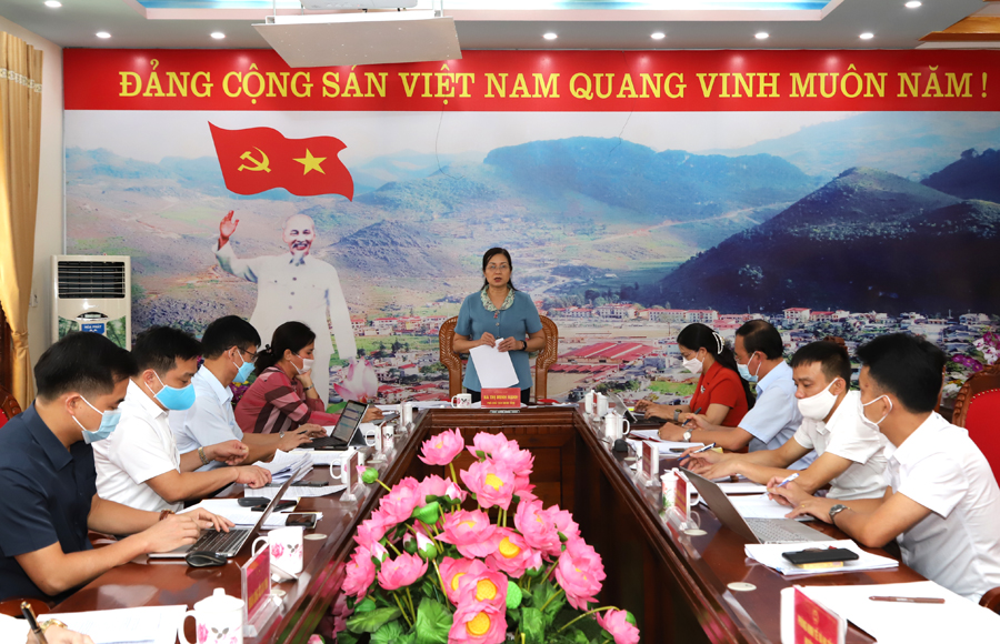 Phó Chủ tịch UBND tỉnh Hà Thị Minh Hạnh phát biểu tại buổi làm việc với lãnh đạo huyện Mèo Vạc