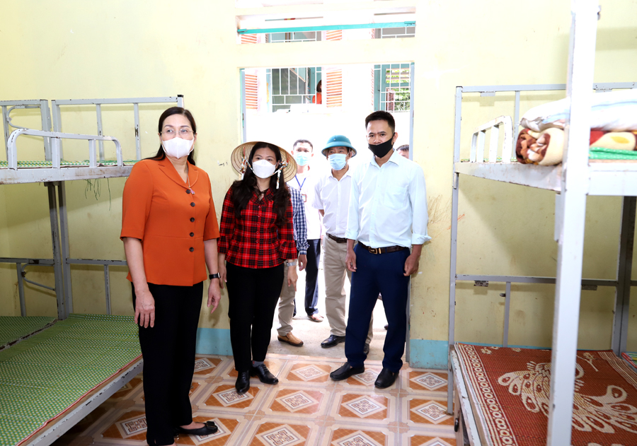 Phó Chủ tịch UBND tỉnh kiểm tra cơ sở vật chất phục vụ năm học mới tại Trường PTDTBT Tiểu học xã Nậm Ban
