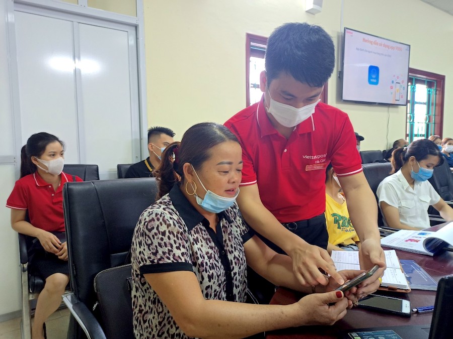 Đại diện các cơ quan chuyên môn trực tiếp hướng dẫn các quy trình đưa hàng lên sàn TMĐT
