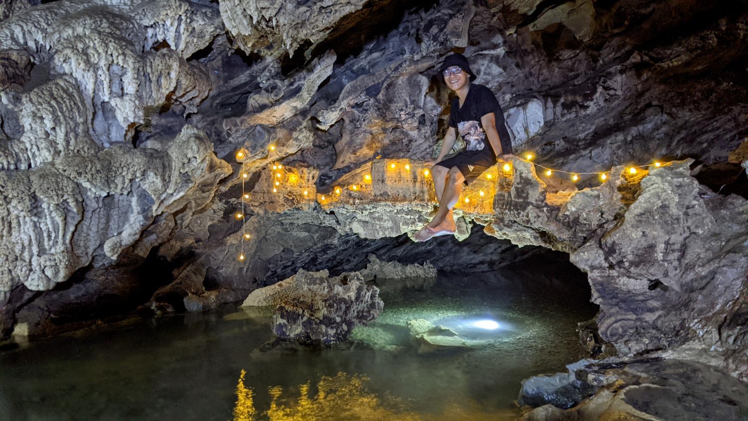 Anh Nguyễn Trung Đức, hướng dẫn viên tự do tại Hà Giang, người giới thiệu vẻ đẹp của Hang Đán Pioóng đến mọi người.