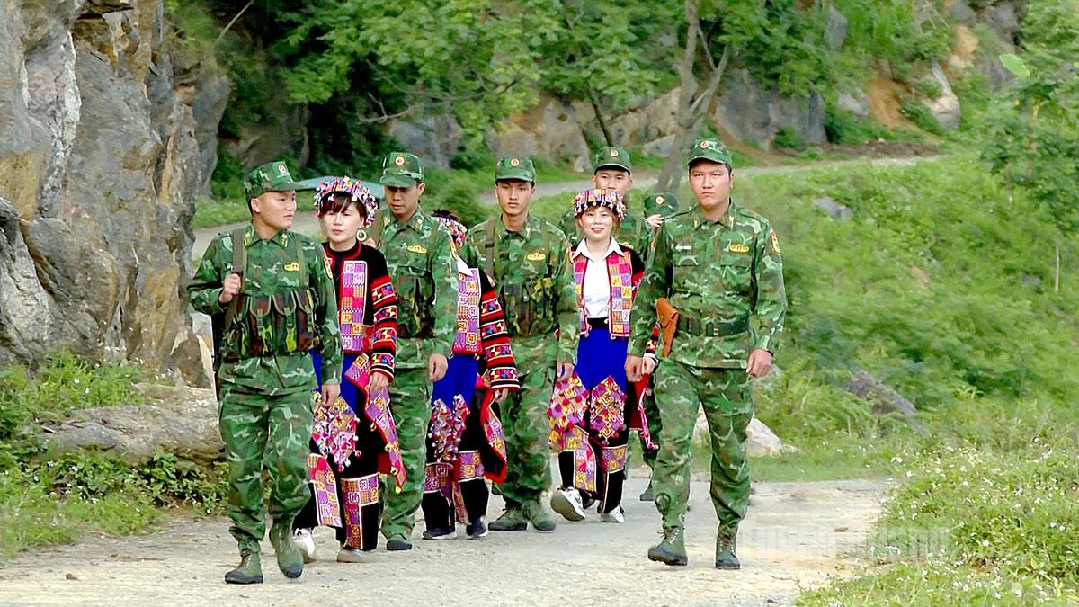 Tại vùng đất biên cương của Tổ quốc, các cán bộ, chiến sĩ biên phòng chắc tay súng bảo vệ chủ quyền, an ninh, trật tự, đấu tranh với các loại tội phạm góp phần lập thành tích chào mừng thành công Đại hội đại biểu toàn quốc lần thứ XIV của Đảng. Ảnh: Thảo Nguyên