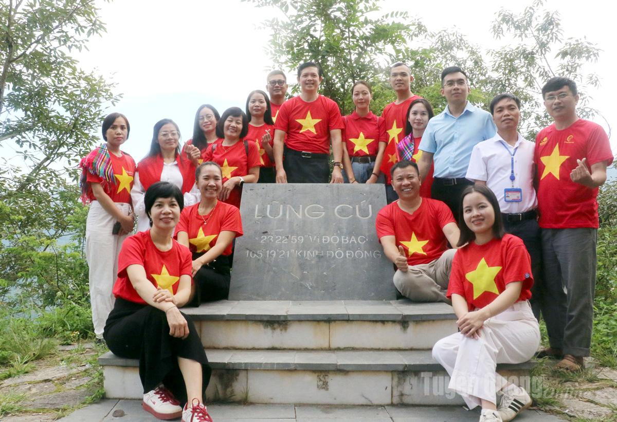 Visitors take souvenir photos at Vietnam’s northernmost point, Lung Cu Commune.