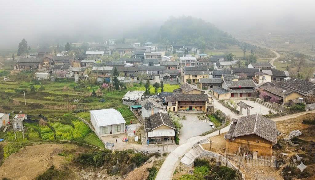 Lo Lo Chai Village, Lung Cu Commune.