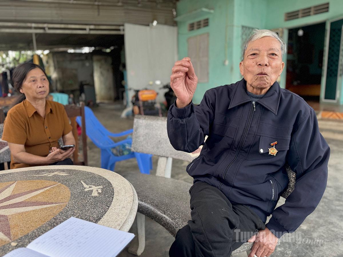 Cụ Hoàng Minh Cần, tổ 17 Kim Phú, phường Mỹ Lâm hào hứng kể về Ngày hội non sông đầu tiên của dân tộc.