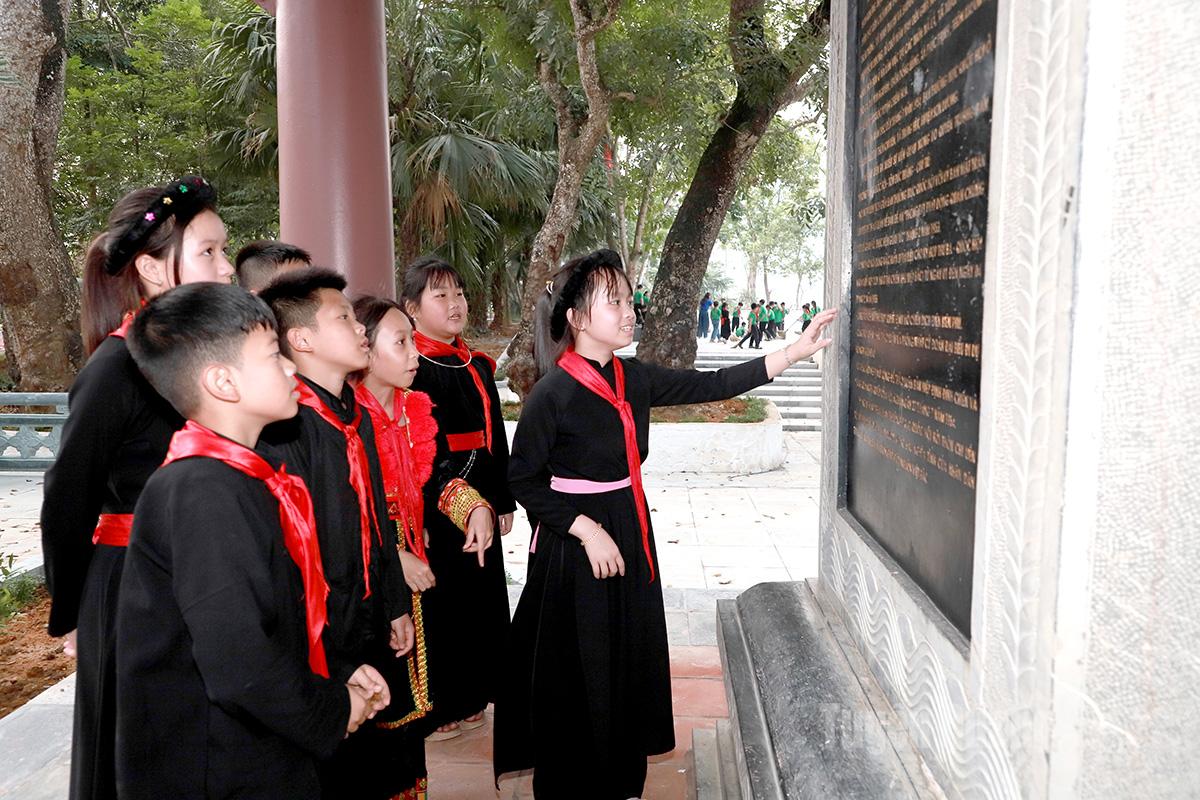Khu Di tích lưu giữ hàng trăm tài liệu, hiện vật quý giá về hoạt động của Quốc hội thời kỳ đầu thành lập.