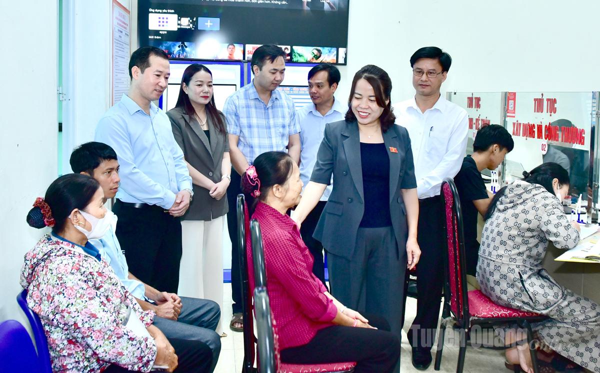 Đoàn ĐBQH tỉnh khảo sát việc vận hành mô hình chính quyền hai cấp tại xã Sơn Thủy.