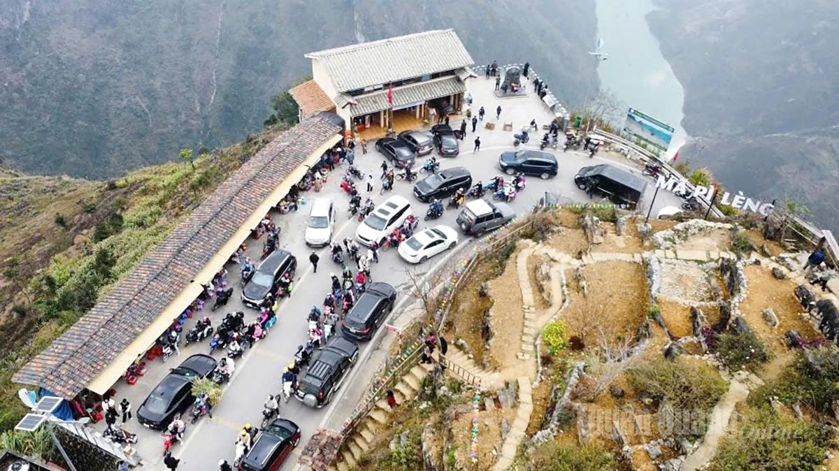 The Ma Pi Leng Pass area.