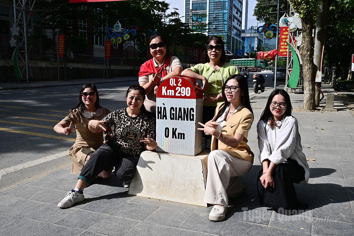 Điểm check in Km0 tại phường H&agrave; Giang 1.