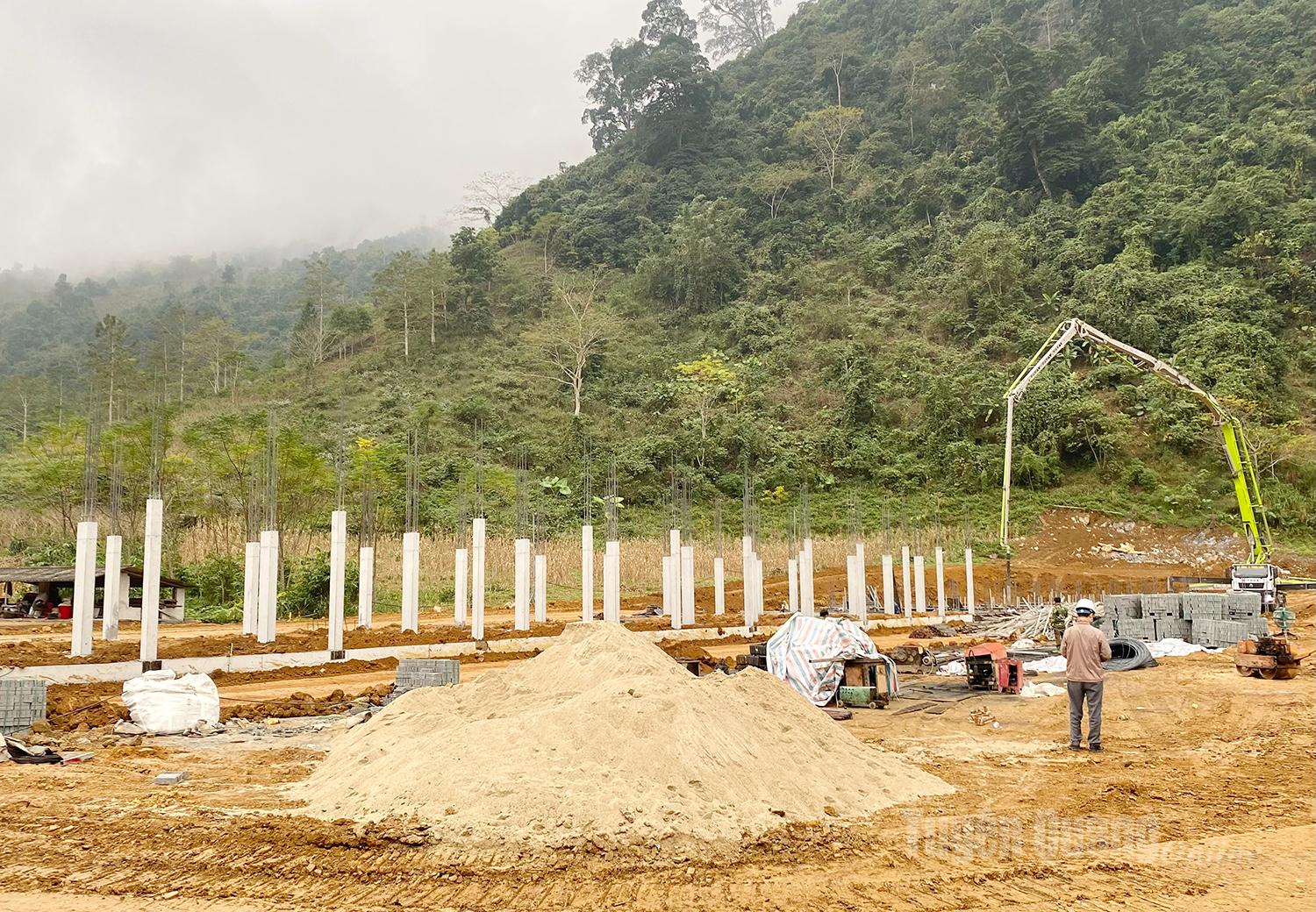 Although construction only commenced on December 19, with the spirit of “working beyond capacity, overcoming rain” and operating in “three shifts, four teams,” the Minh Tan Inter-level Boarding School project has now largely completed its foundation works.