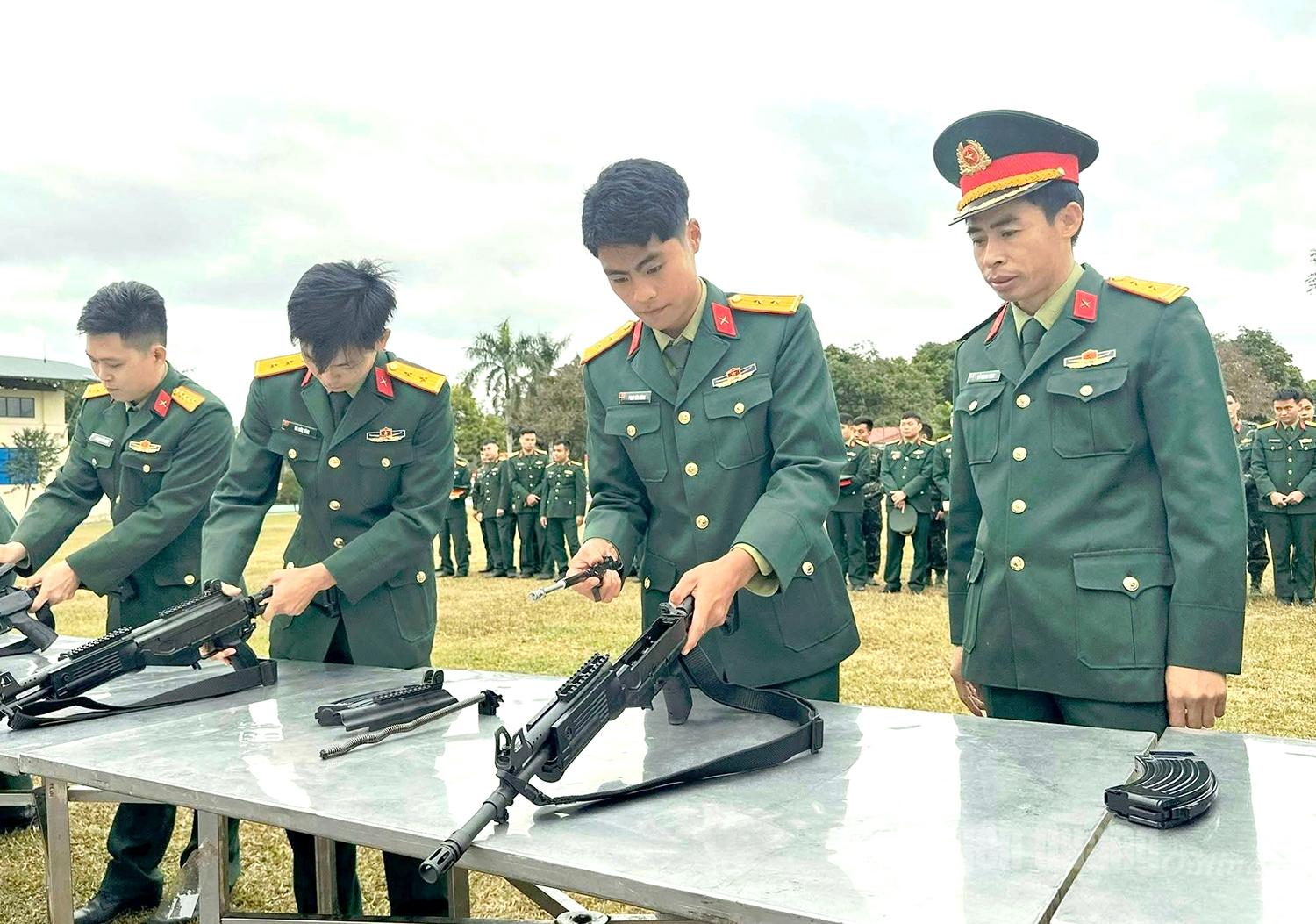 Cán bộ, chiến sỹ Trung đoàn 148 luôn đảm bảo sẵn sàng làm nhiệm vụ trong kỳ nghỉ lễ.