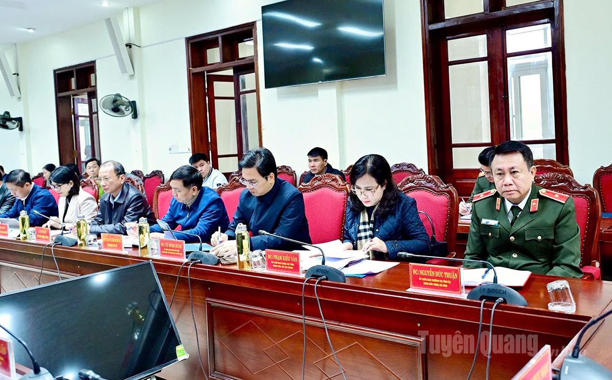 Thiếu tướng Nguyễn Đức Thuận, Giám đốc Công an tỉnh và các đại biểu dự buổi làm việc.