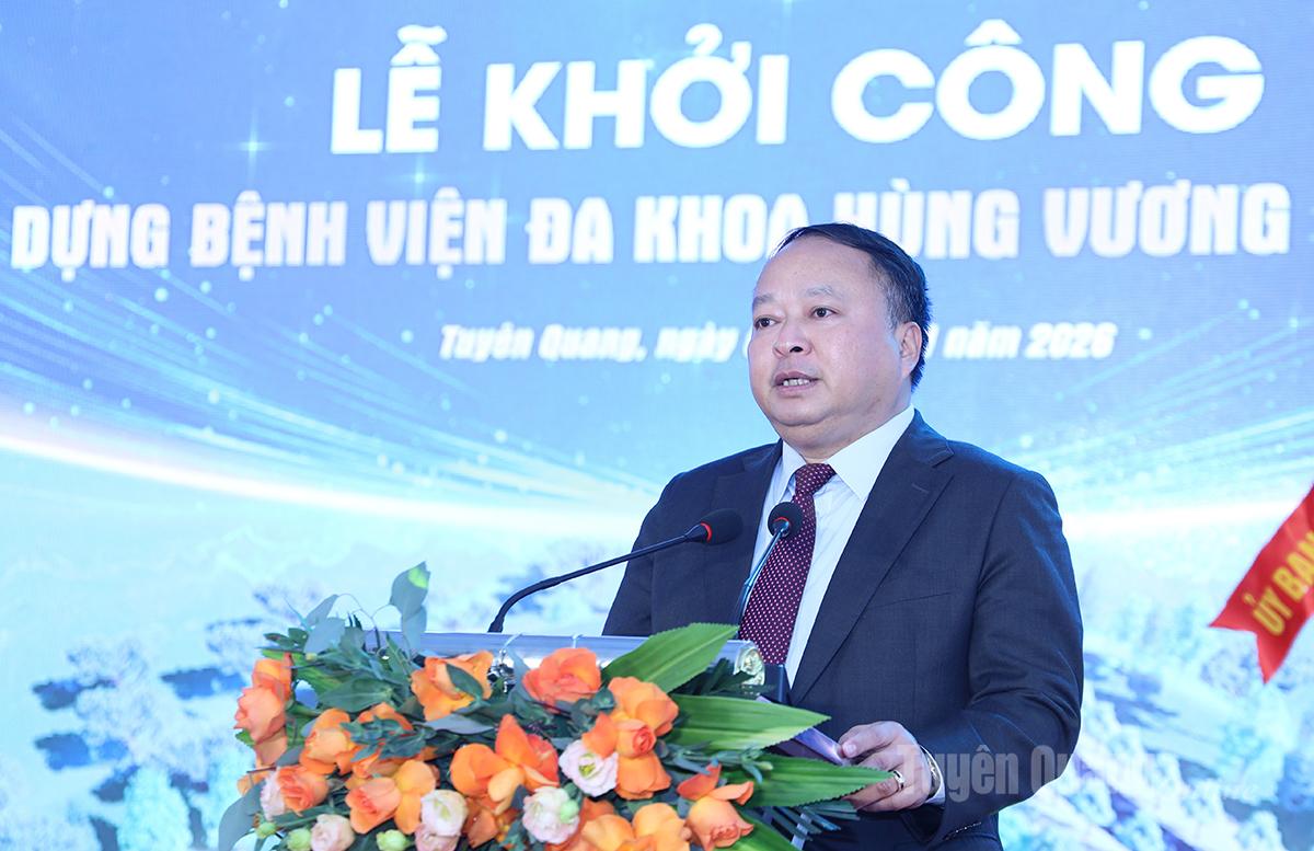 Đồng chí Phan Huy Ngọc, Phó Bí thư Tỉnh uỷ, Chủ tịch UBND tỉnh phát biểu tại Lễ khởi công.