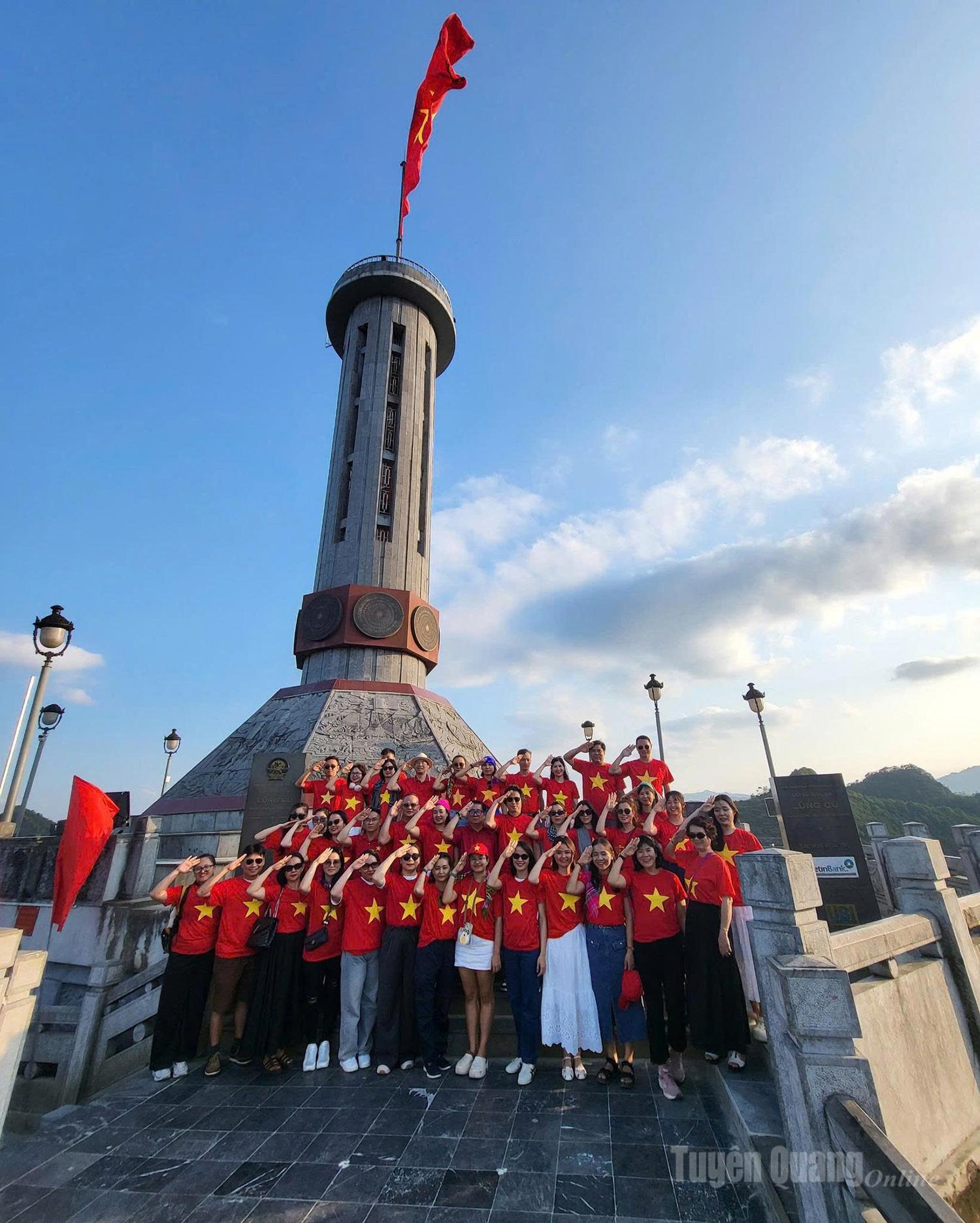 The Lung Cu National Flag Tower, one of the destinations attracting large numbers of visitors.