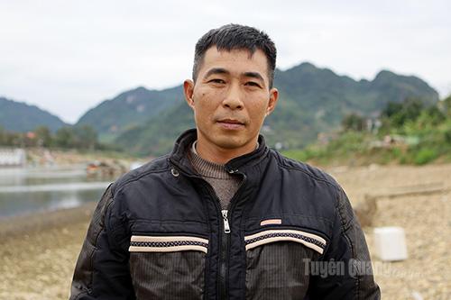 Anh Lê Anh Minh, người có thâm niên nuôi cá lồng lâu nhất 
tại tổ 4, phường Nông Tiến.