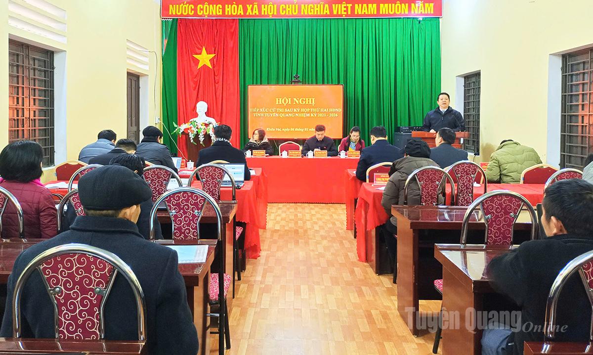 Quang cảnh buổi tiếp xúc cử tri.