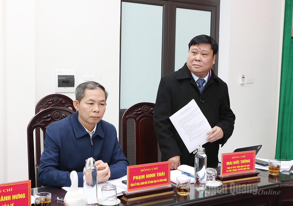 Đồng chí Mai Đức Thông, Ủy viên BCH Đảng bộ tỉnh, Giám đốc Báo và phát thanh, truyền hình Tuyên Quang, Chủ tịch Hội Nhà báo tỉnh, thành viên Đoàn kiểm tra số 2 phát biểu ý kiến.