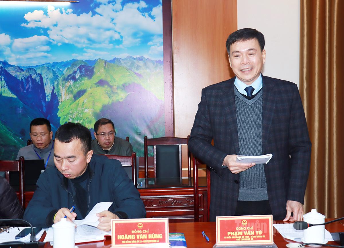 Lãnh đạo xã Mèo Vạc báo cáo công tác chuẩn bị bầu cử.