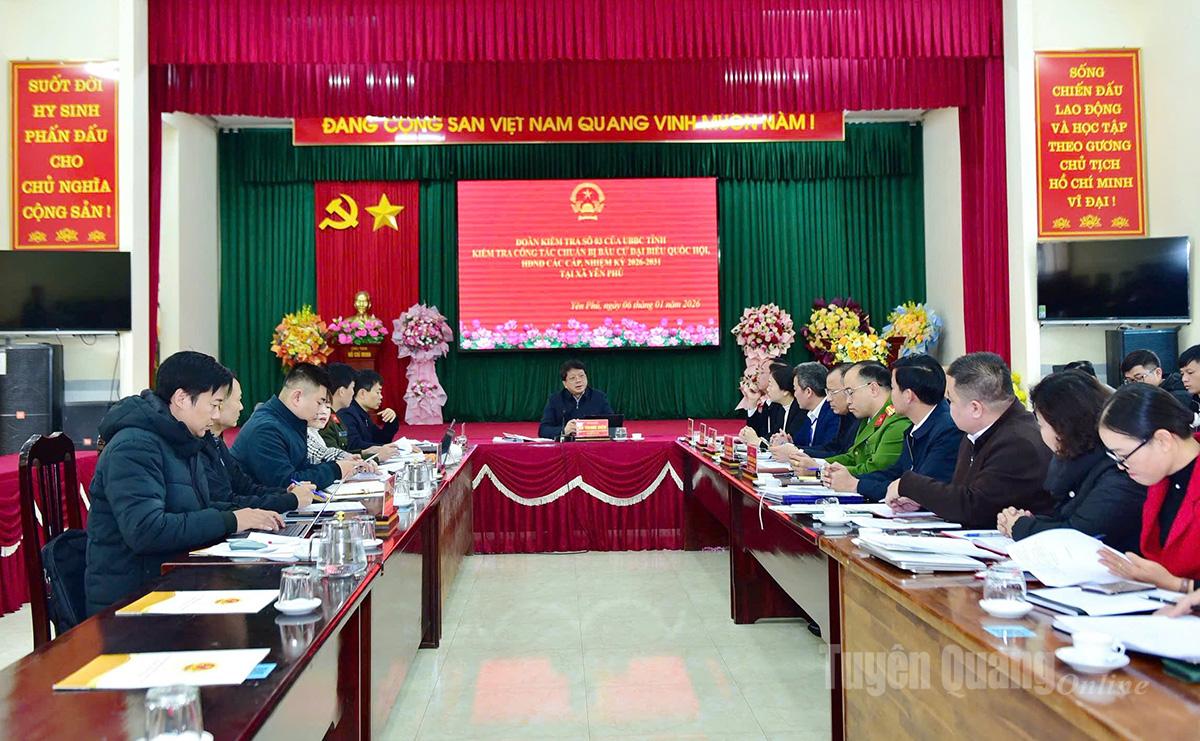 Đoàn kiểm tra số 3 Ủy ban bầu cử tỉnh kiểm tra công tác chuẩn bị bầu cử tại xã Yên Phú.