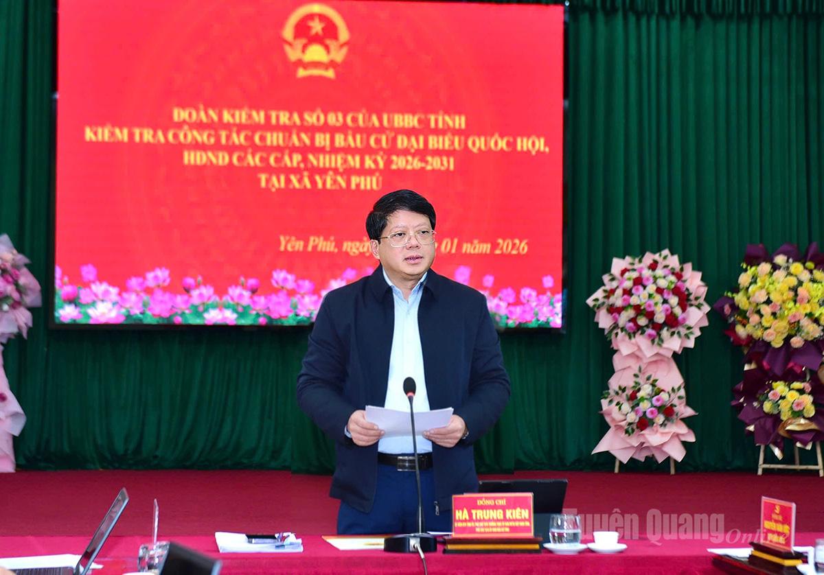 Đồng chí Hà Trung Kiên, Ủy viên Ban Thường vụ Tỉnh ủy, Phó Chủ tịch Thường trực Ủy ban MTTQ Việt Nam tỉnh, Phó Chủ tịch Ủy ban bầu cử tỉnh, Trưởng đoàn kiểm tra phát biểu kết luận buổi kiểm tra.