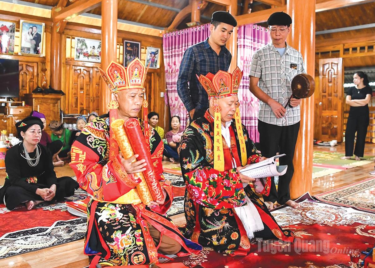 The cap sac (coming-of-age) ritual of the Tay people in Dong Yen Commune.
