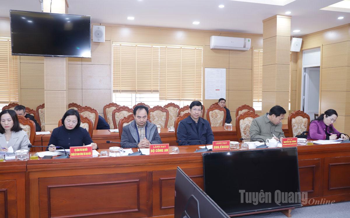 Các thành viên Đoàn công tác của Uỷ ban Bầu cử quốc gia tại buổi giám sát.