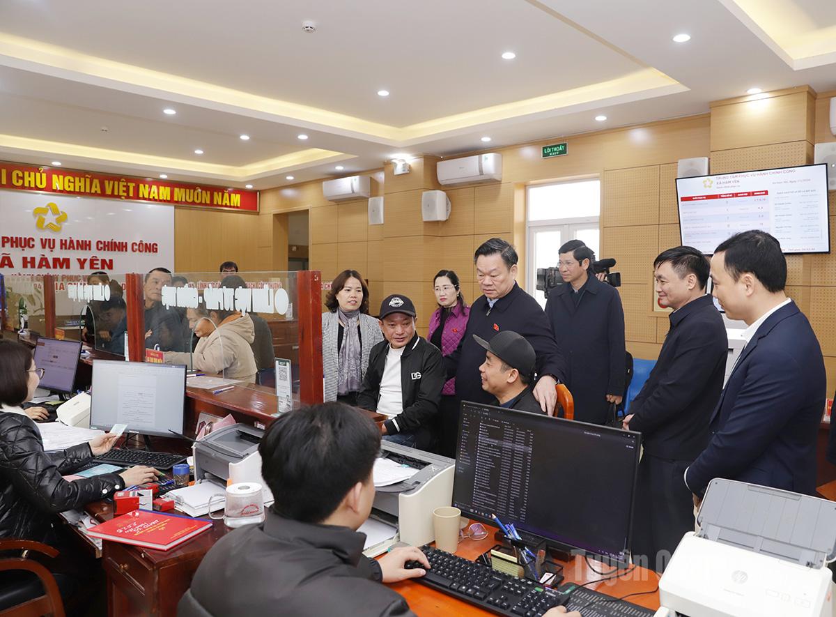 Các thành viên Đoàn công tác của Uỷ ban Bầu cử quốc gia tại buổi giám sát.