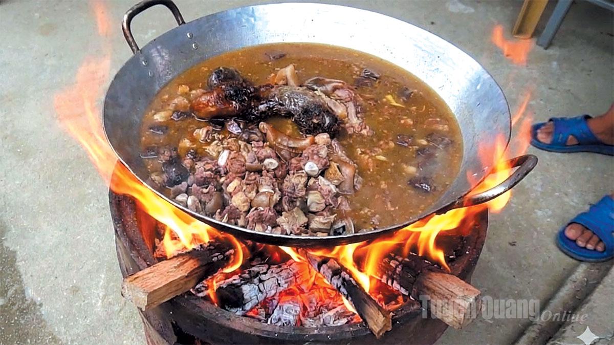 A pot of horse offal on cold winter days.