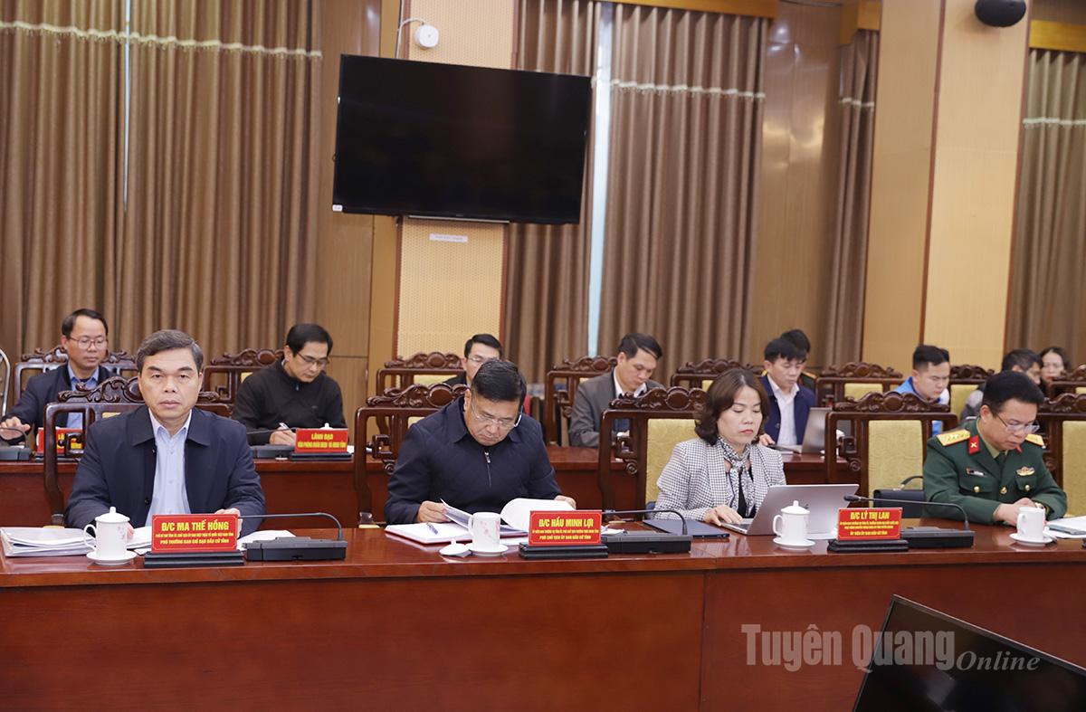 Phó Bí thư Tỉnh ủy, Chủ tịch Ủy ban MTTQ tỉnh Ma Thế Hồng cùng các đồng chí lãnh đạo tỉnh dự buổi giám sát.