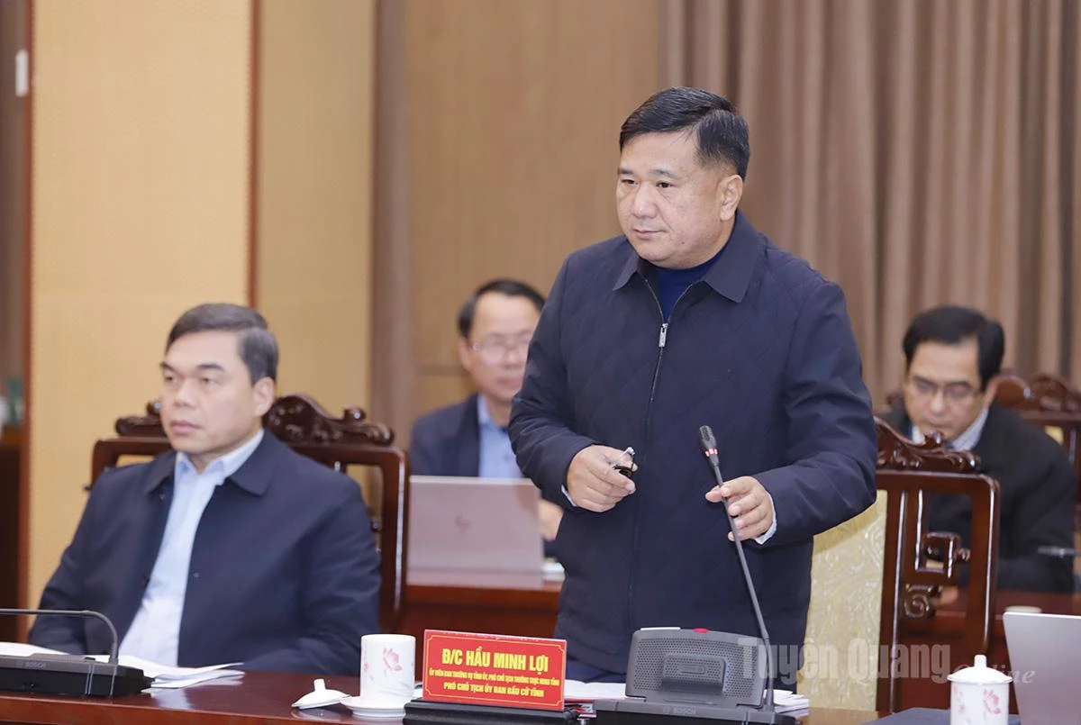 Phó Chủ tịch Thường trực HĐND tỉnh Hầu Minh Lợi phát biểu tại buổi giám sát.