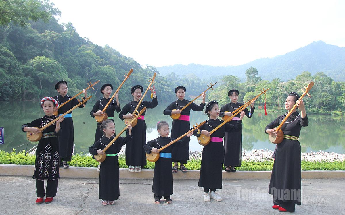 People of Tan Trao Commune preserve traditional culture while developing community-based tourism.