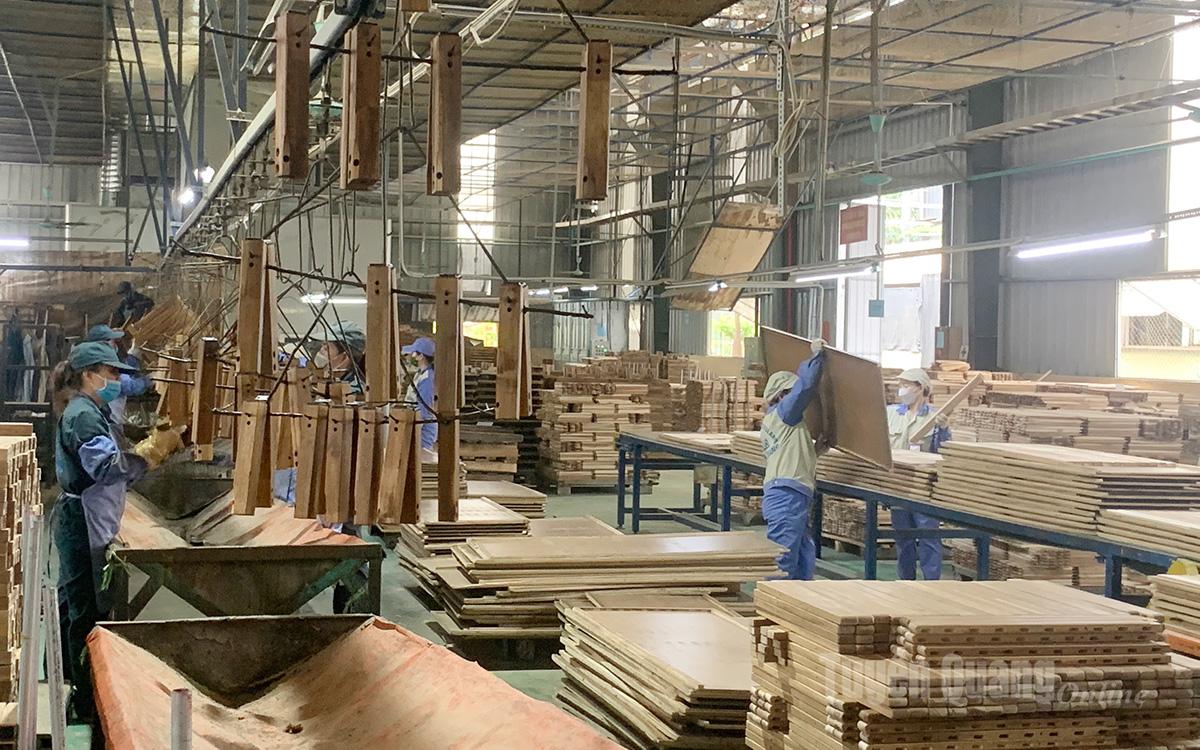 Công ty Cổ phần Woodsland Tuyên Quang một trong những doanh nghiệp hàng đầu đầu tư vào sản xuất 
chế biến gỗ rừng trồng.