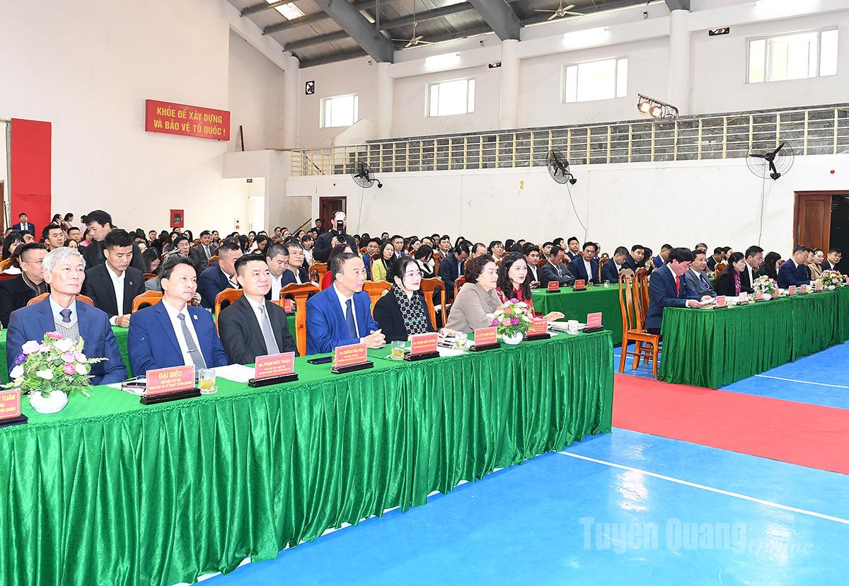  Các đại biểu dự lễ công bố.