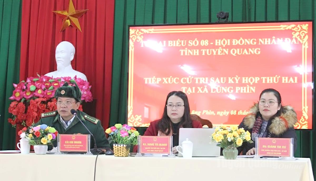 Tổ đại biểu số 8 HĐND tỉnh tiếp xúc cử tri tại xã Lũng Phìn.