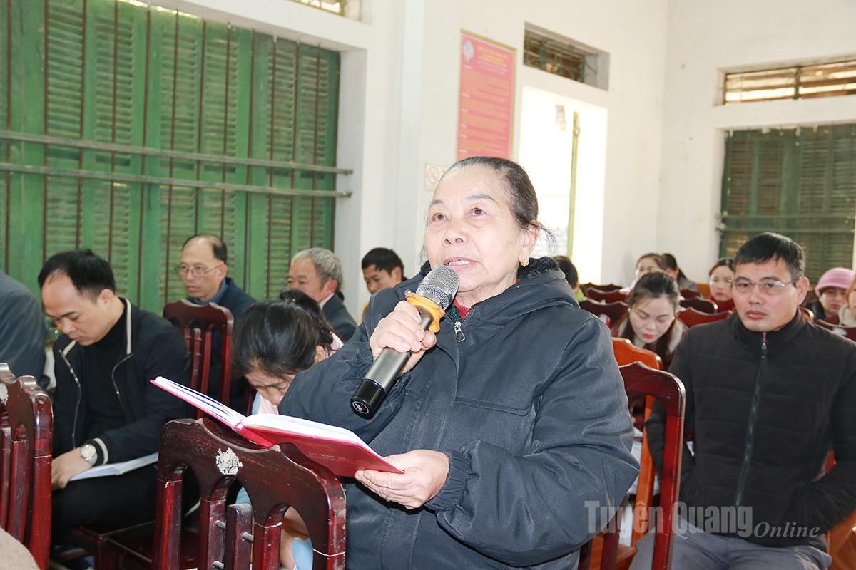 Cử tri thôn Ngòi Phù kiến nghị việc nâng cấp đường giao thông nông thôn, cấp giấy chứng nhận quyền sử dụng đất.