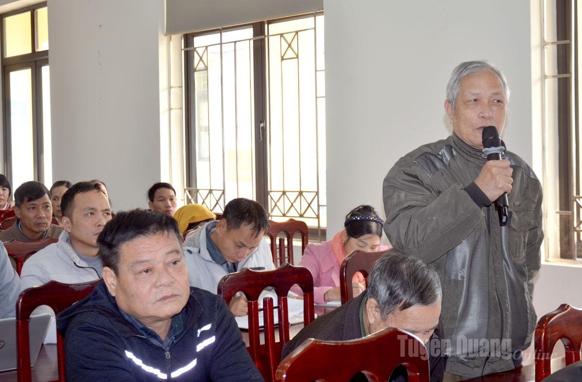 Người dân xã Tân Long kiến nghị tại buổi tiếp xúc cử tri