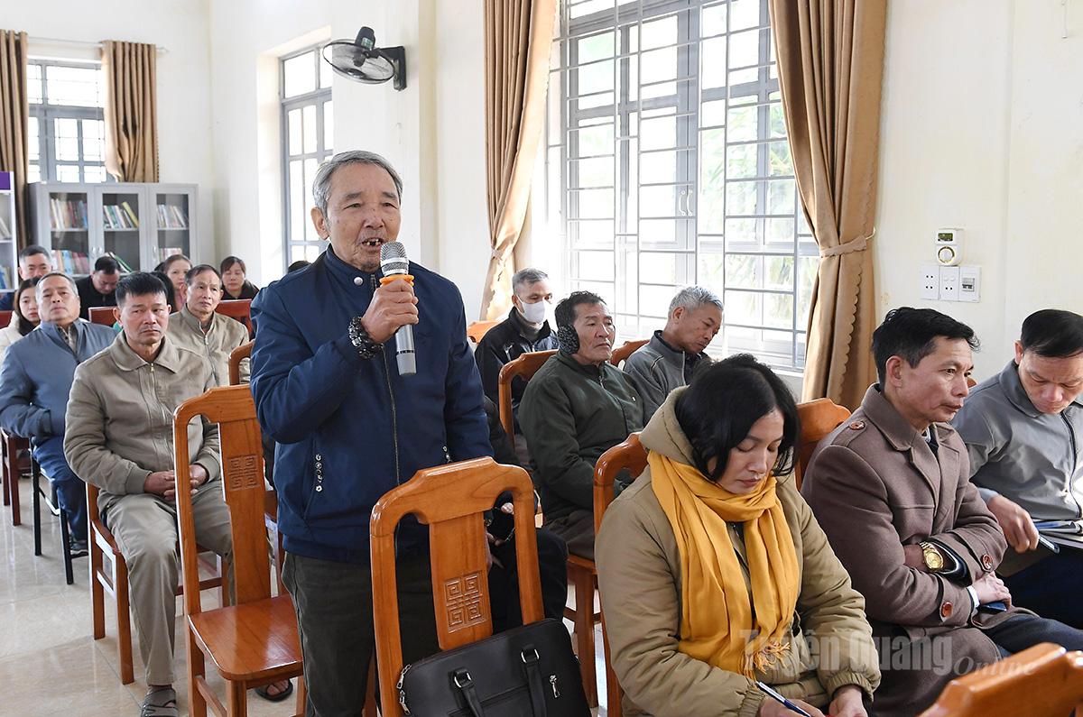 Cử tri xã Thái Bình nêu ý kiến tại hội nghị.