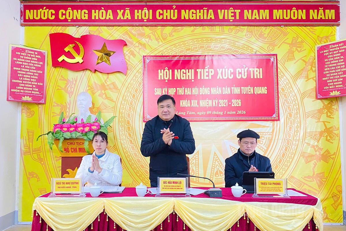 Tổ đại biểu số 10 HĐND tỉnh Tuyên Quang tại buổi tiếp xúc cử tri.