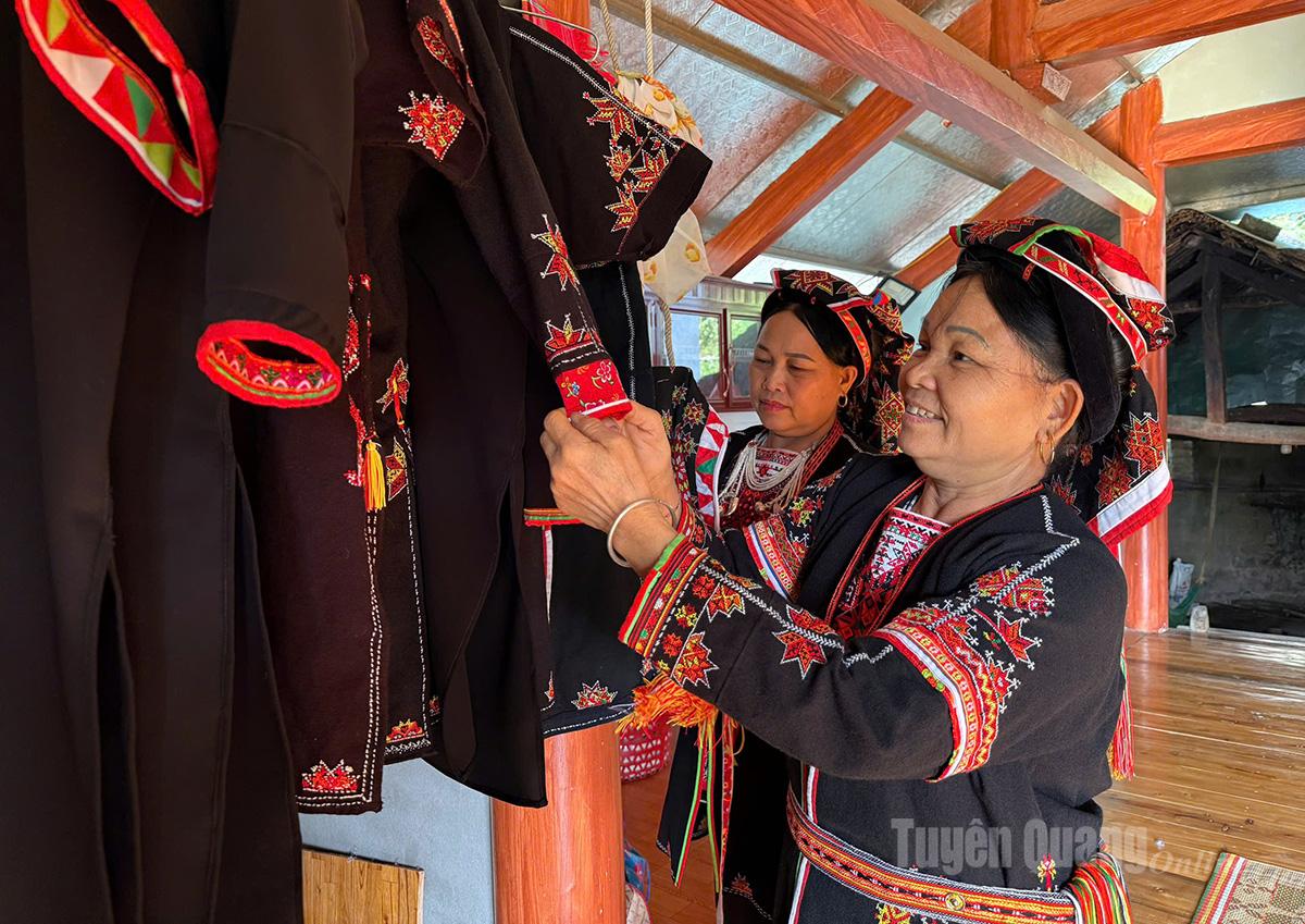 The products have become commercial goods, popular with many customers.