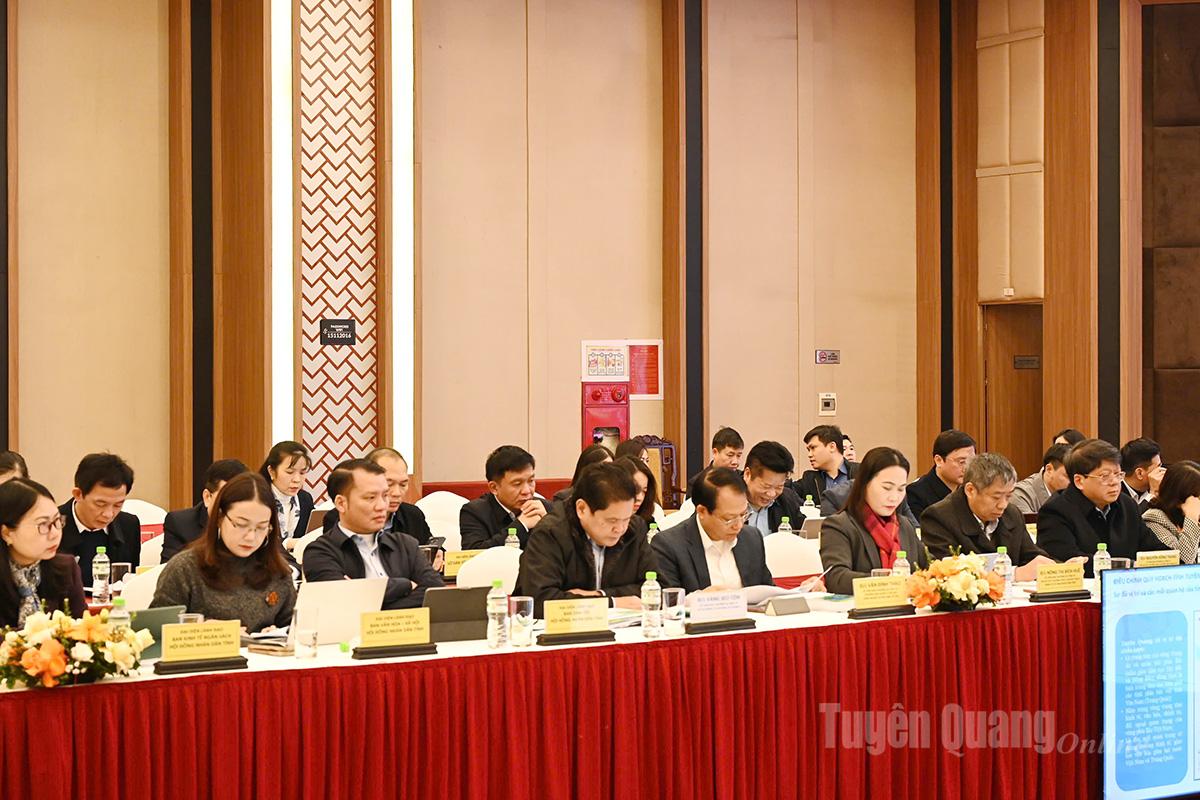 Các đồng chí Ủy viên Ban Thường vụ Tỉnh ủy tham dự hội thảo.