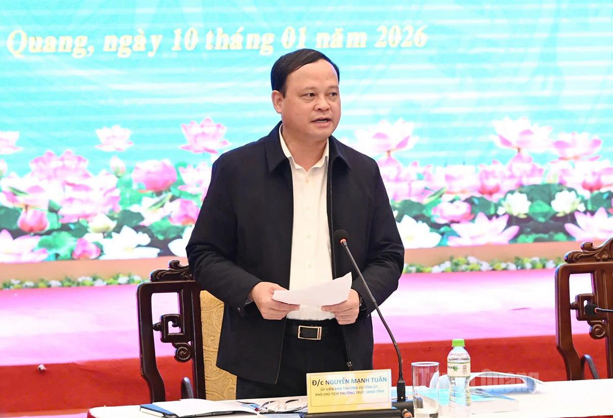 Đồng chí Nguyễn Mạnh Tuấn, Ủy viên Ban Thường vụ Tỉnh ủy, Phó Chủ tịch Thường trực UBND tỉnh phát biểu tại hội thảo.