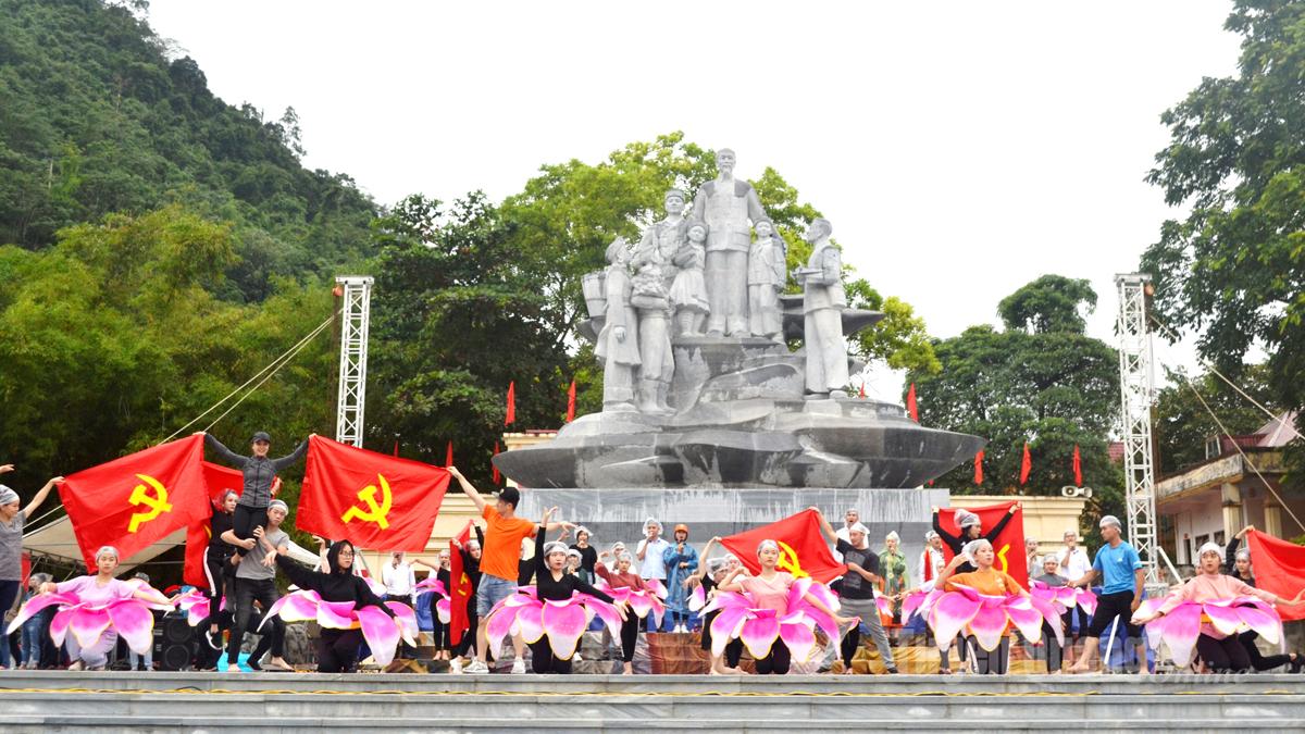 Tuổi trẻ phường Hà Giang 1 tích cực luyện tập các tiết mục văn nghệ ca ngợi Đảng, lan tỏa tinh thần xung kích và niềm tự hào trong thế hệ trẻ.