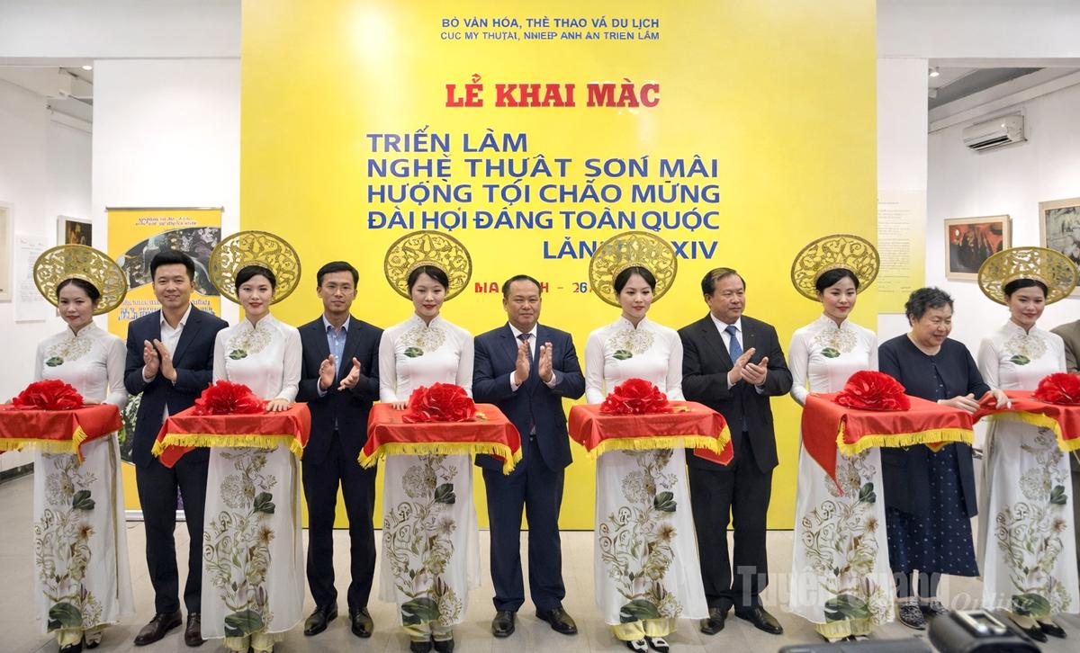 Triển lãm nghệ thuật sơn mài chào mừng Đại hội Đảng toàn quốc lần thứ XIV.
