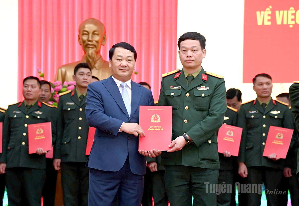 Công bố Quyết định của Bộ trưởng Bộ Quốc phòng về việc tổ chức lại Ban CHQS xã, phường trực thuộc Bộ CHQS tỉnh