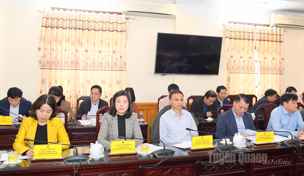 Các đồng chí lãnh đạo HĐND tỉnh, Đoàn ĐBQH tỉnh và các đại biểu, cử tri dự hội nghị.