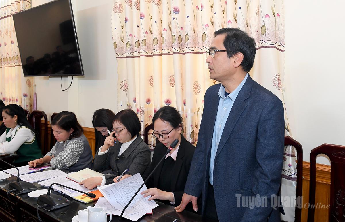 Cử tri Văn phòng Đoàn ĐBQH và HĐND tỉnh phát biểu tại hội nghị.