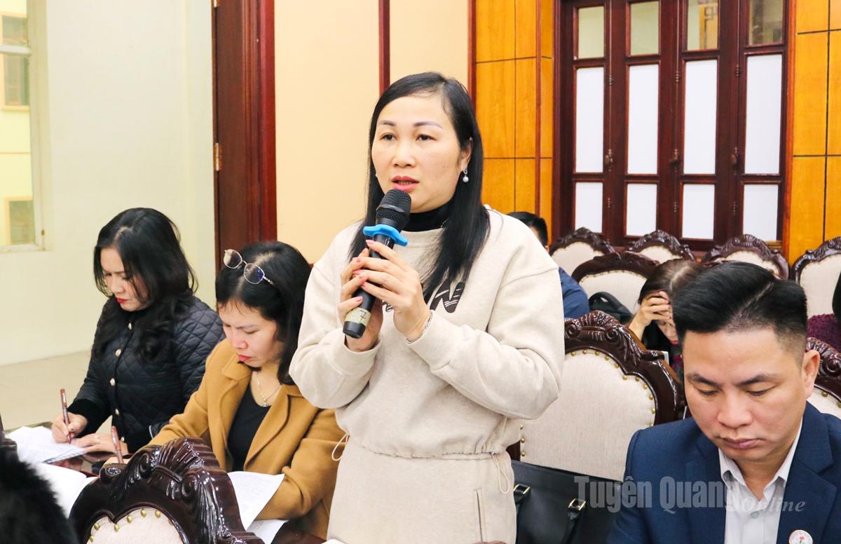 Đại biểu phát biểu ý kiến tại hội nghị.