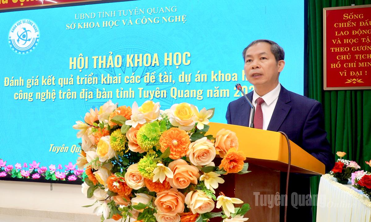 Đồng chí Phạm Ninh Thái, Uỷ viên BCH Đảng bộ tỉnh, Bí thư Đảng uỷ, Giám đốc Sở Khoa học và Công nghệ phát biểu tại Hội thảo.