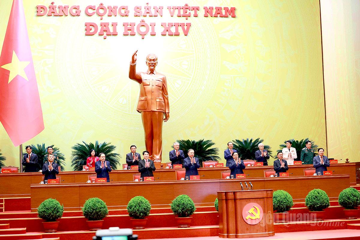 Các đồng chí lãnh đạo Đảng, Nhà nước trong Đoàn chủ tịch điều hành Đại hội.